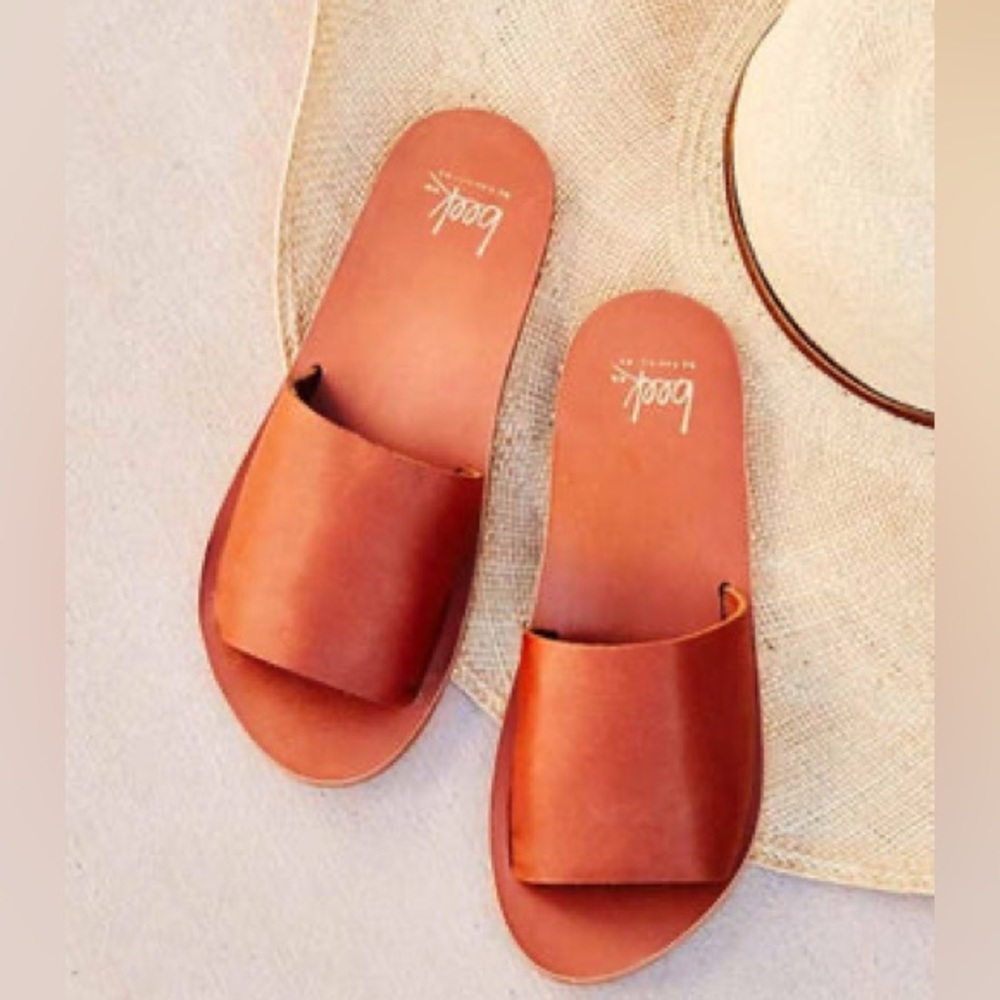 ISO: Beek Mockingbird Sandal in size 8